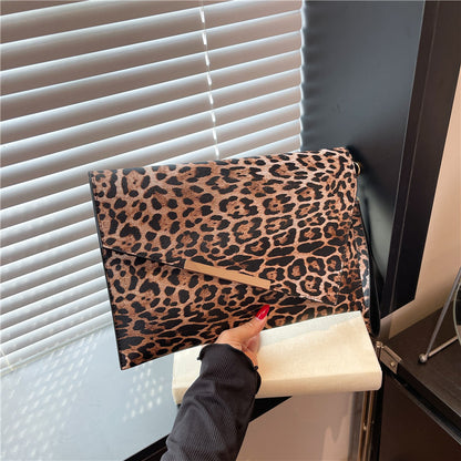 Fashionable elegant universal shoulder bag for leisure, small clutch bag, food bag