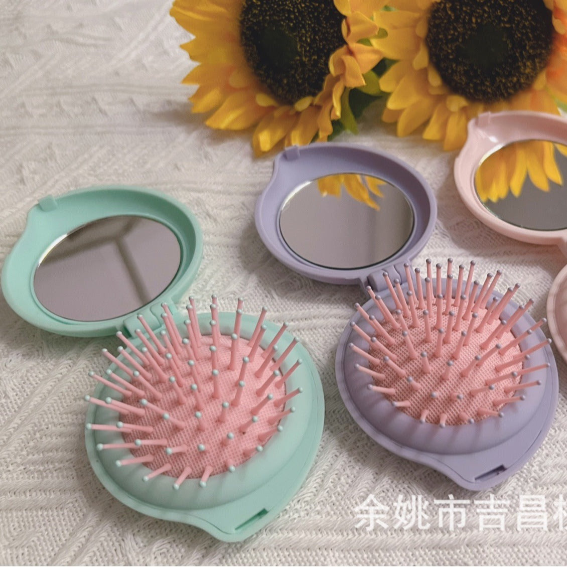 Macaron color cross -border hot -selling cartoon can fold the mini mirror combed mirror combine love