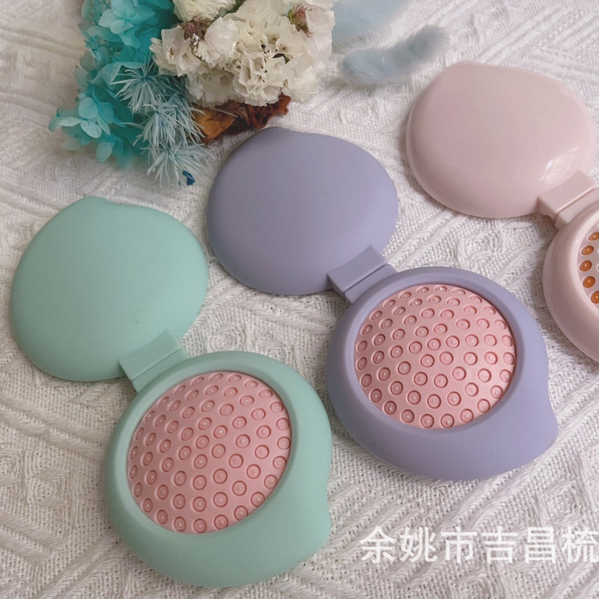 Macaron color cross -border hot -selling cartoon can fold the mini mirror combed mirror combine love