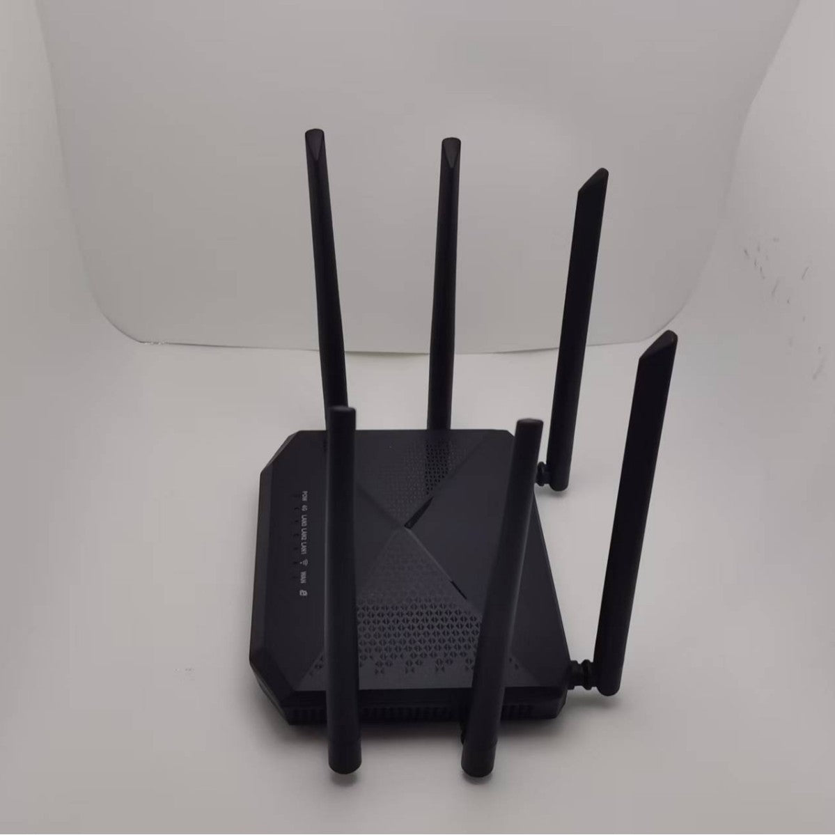 Consumer-grade 4G wireless router with direct plug-in sim card for full network access and high spee