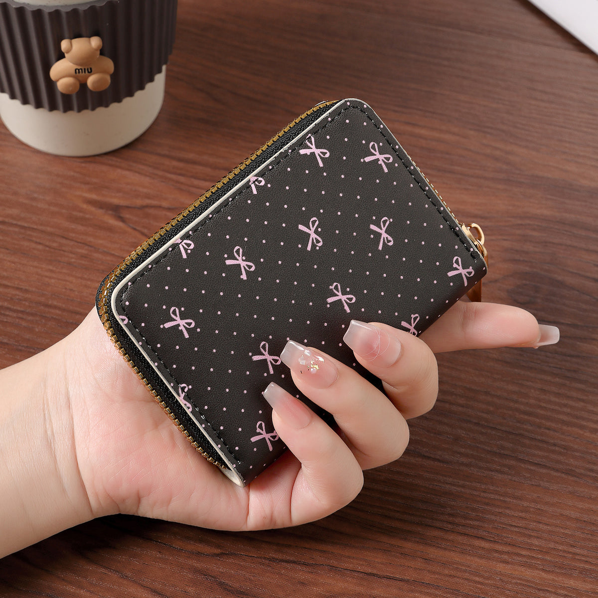 BE-1335: black polka dot 11 card slots