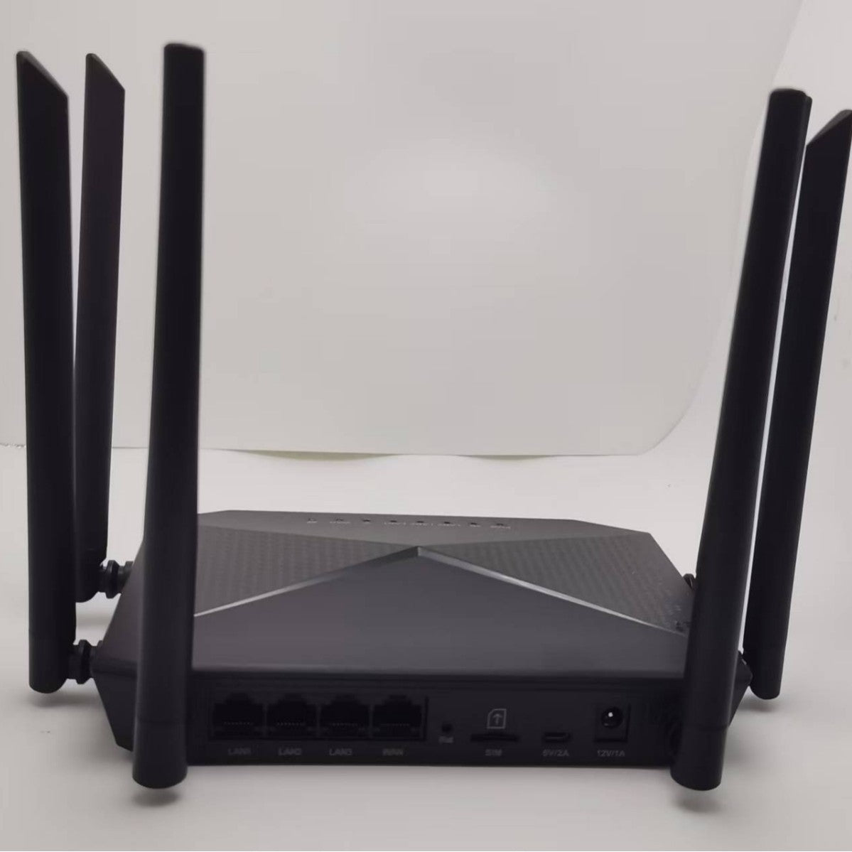 Consumer-grade 4G wireless router with direct plug-in sim card for full network access and high spee